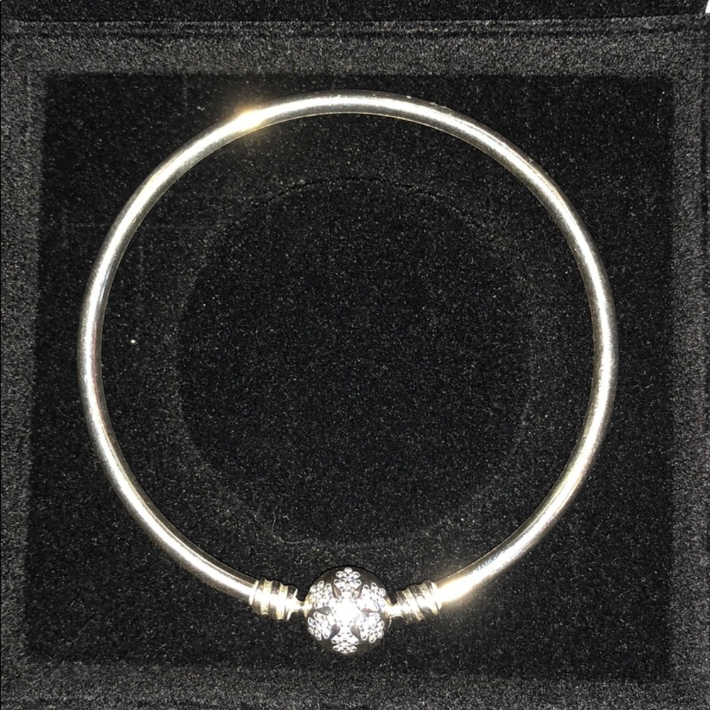 Pandora Limited Edition Snowflake Bangle